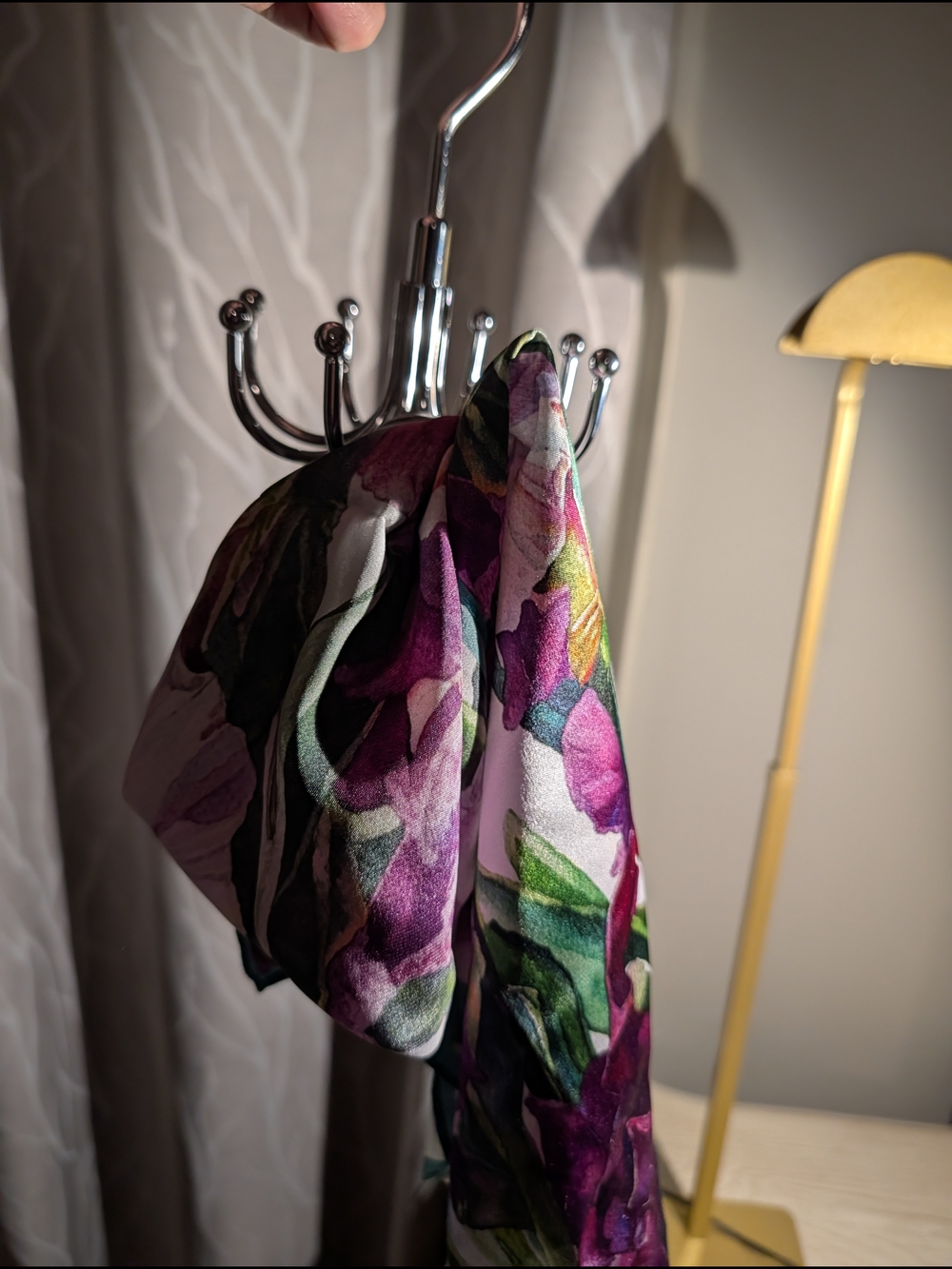 Metal Hook Rack in Chrome - Picture 6 of 8
